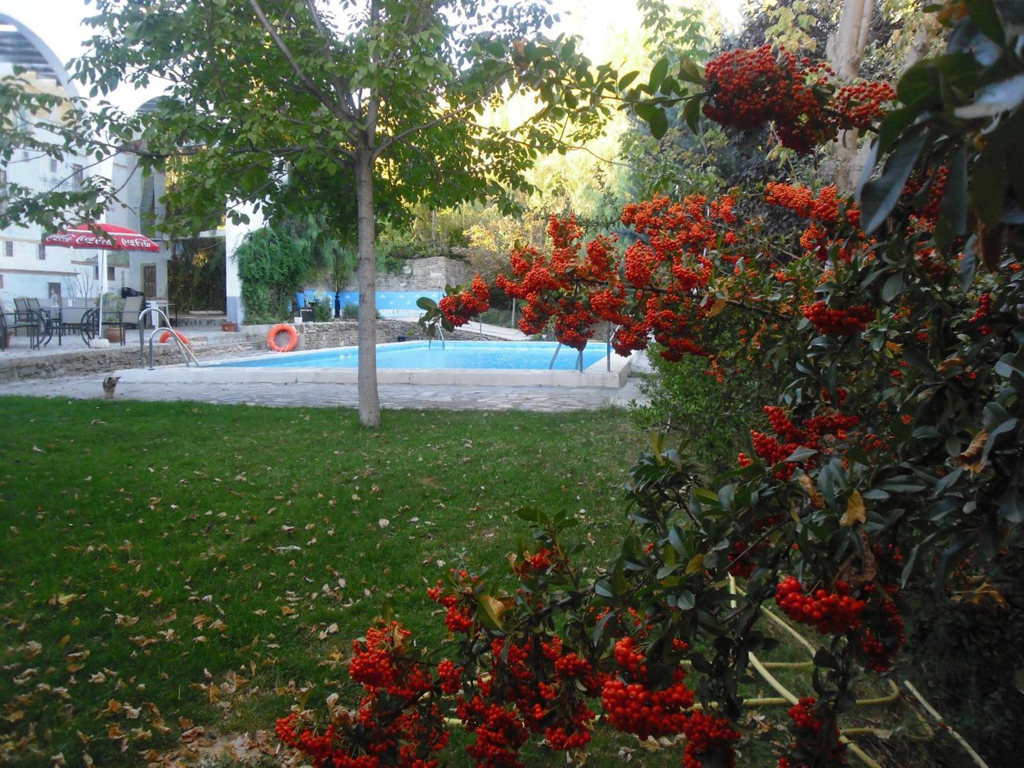 Camping Alpujarras Hotel Laroles Buitenkant foto