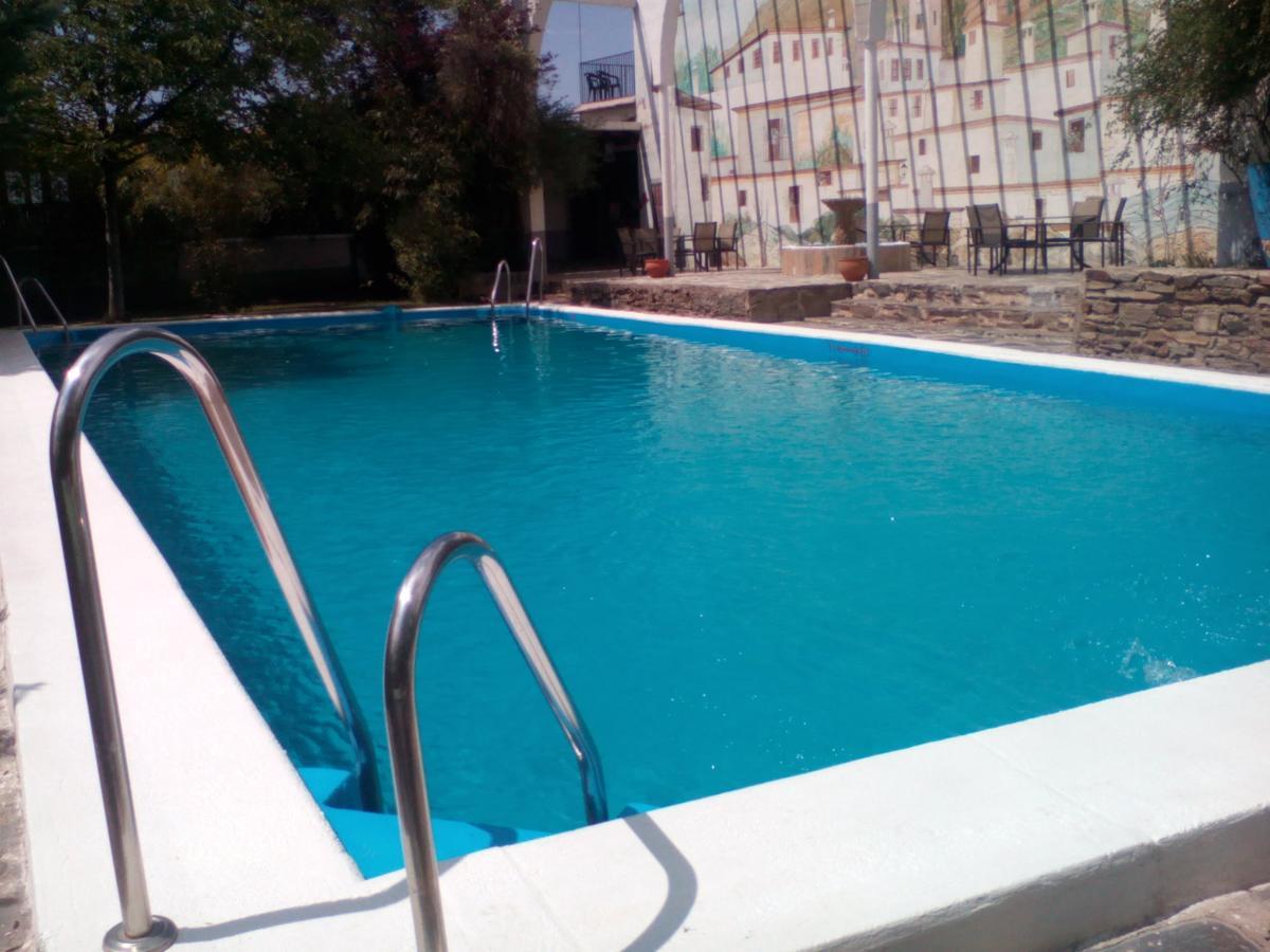 Camping Alpujarras Hotel Laroles Buitenkant foto